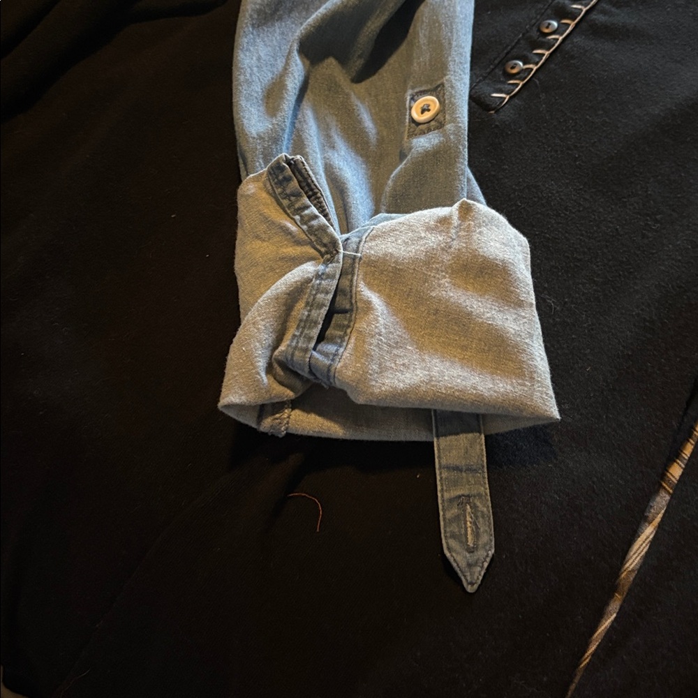 Light Blue Denim Button-Front Women's Shirt - Picture 4 of 4